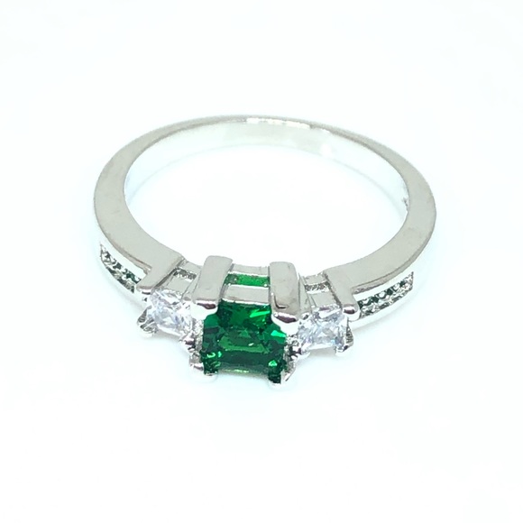 925/14kw Gold Princess Cut Emerald Green CZ Ring - Picture 4 of 10